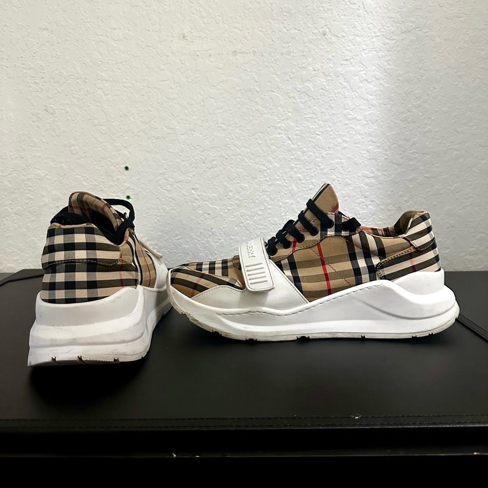 Burberry Regis Low Top Sneaker Archive Beige Size 10.5 US - Picture 6 of 7